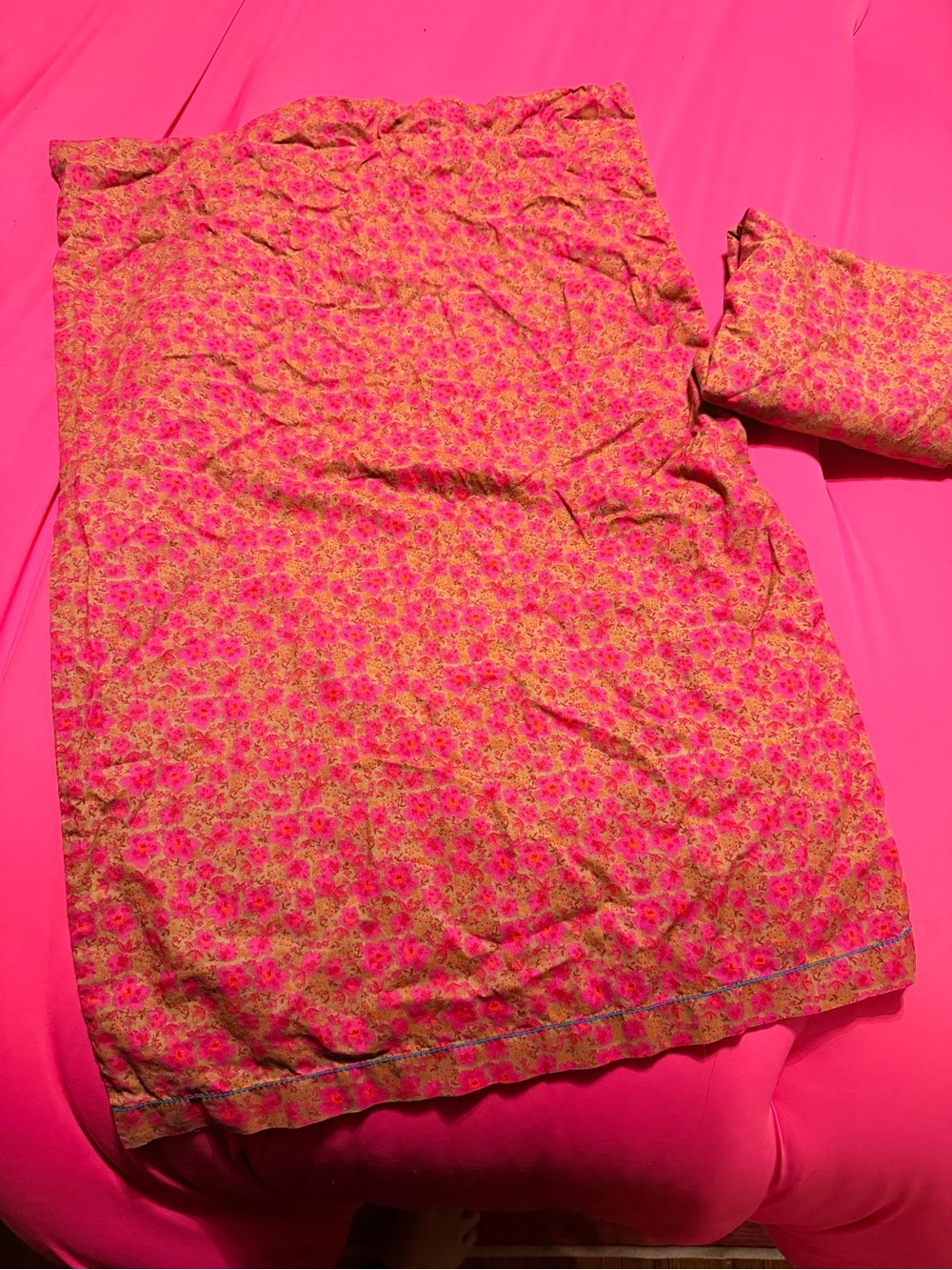 Nature life: Bright Pink Floral standard pillowcase 2.  I have a flat sheet also